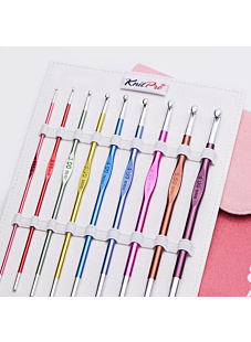 Etui met set van 9 haaknaalden in gekleurd aluminium, 15 cm
