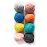 Set van 8 bollen, bijeenpassende kleuren.